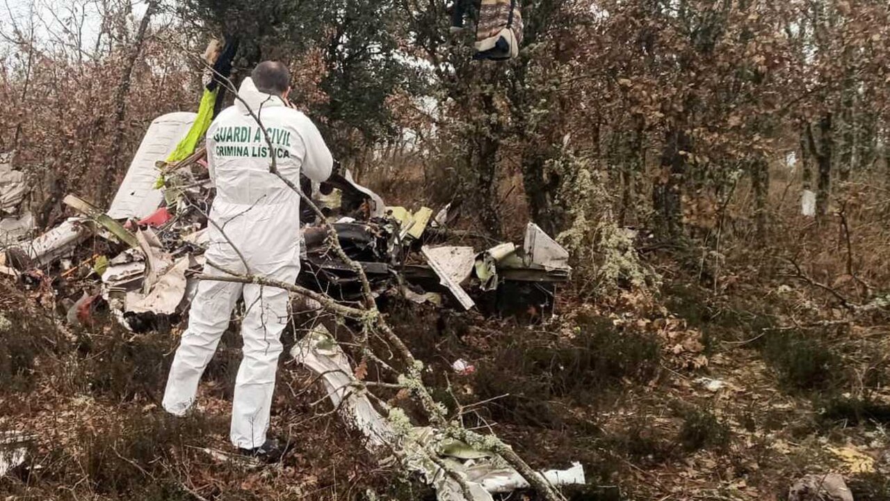 La Guardia Civil investiga las causas del accidente de avioneta en Cimanes del Tejar en el que murieron dos personas.