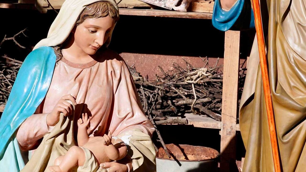 Decapitan la figura del niño Jesús del Belén ubicado en la plaza de San Marcelo de León. Foto: Campillo