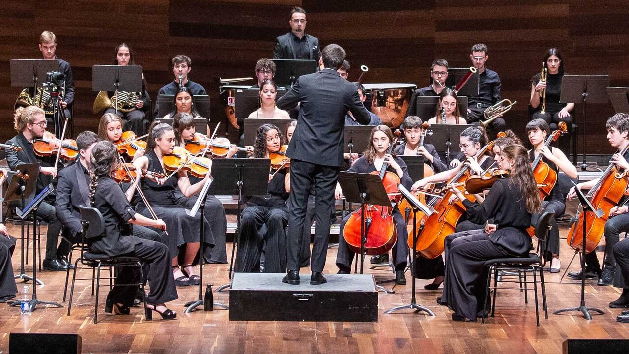 La Joven Orquesta Leonesa durante una de sus actuaciones en el Auditorio Ciudad de León.