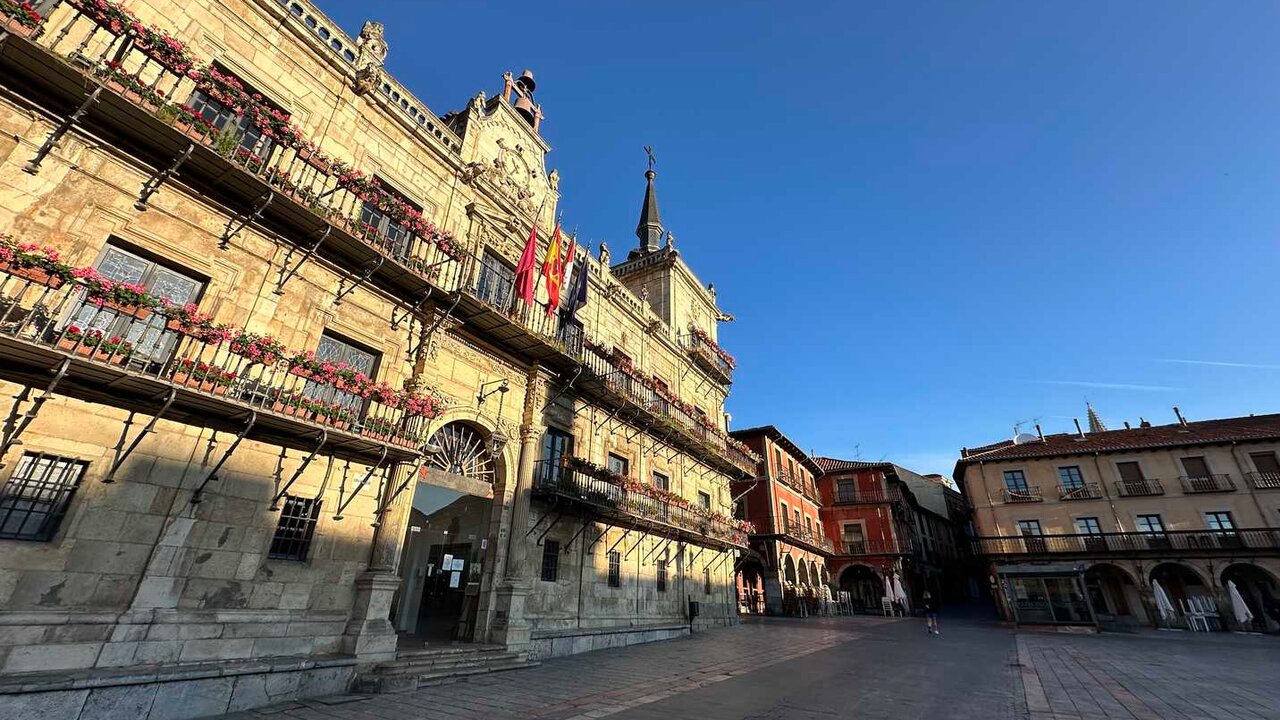 Imagen del emblemático edificio de la Plaza Mayor que ahora se somete a rehabilitación.