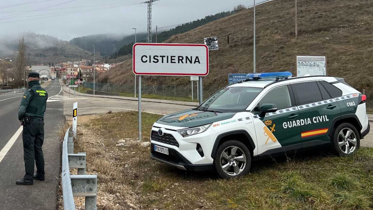 Efectivos de la Guardia Civil de Cistierna han asumido la investigación en este caso.