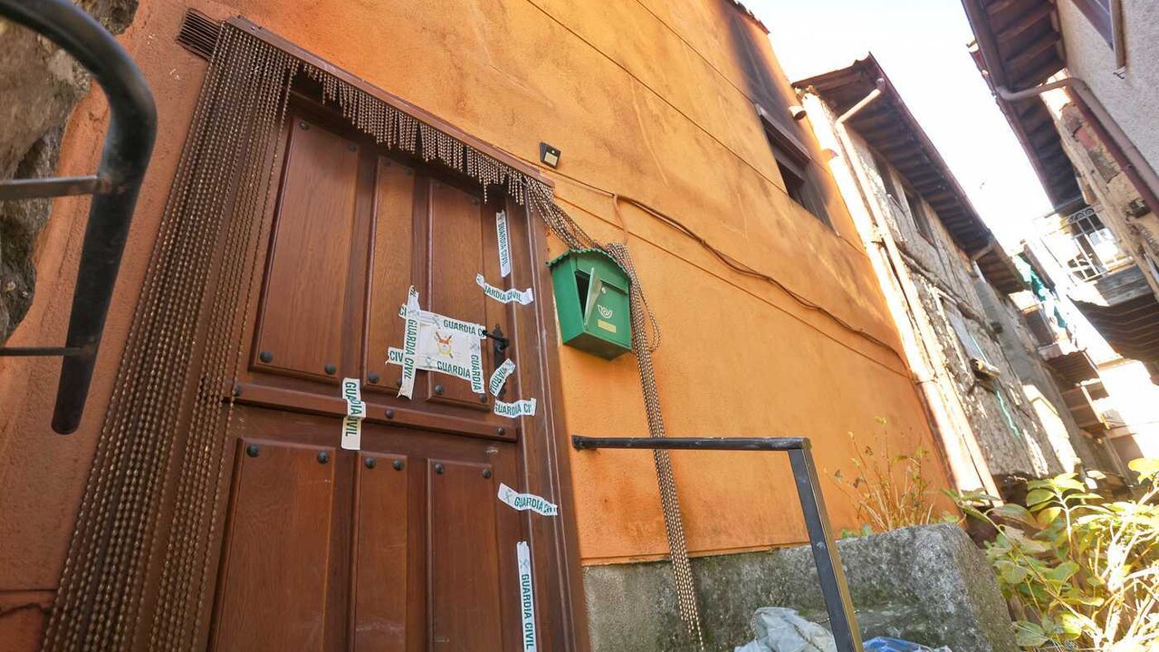 Fallecen un padre y su hijo durante el incendio de una vivienda en Miranda del Castañar (Salamanca).