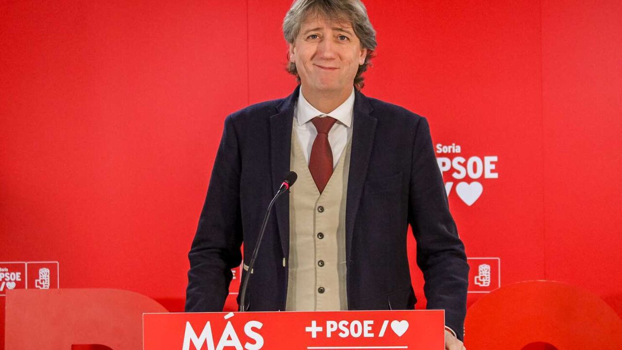 El alcalde de Soria, el socialista Carlos Martínez, comparece para presentar en público su precandidatura para liderar el PSOE en Castilla y León.