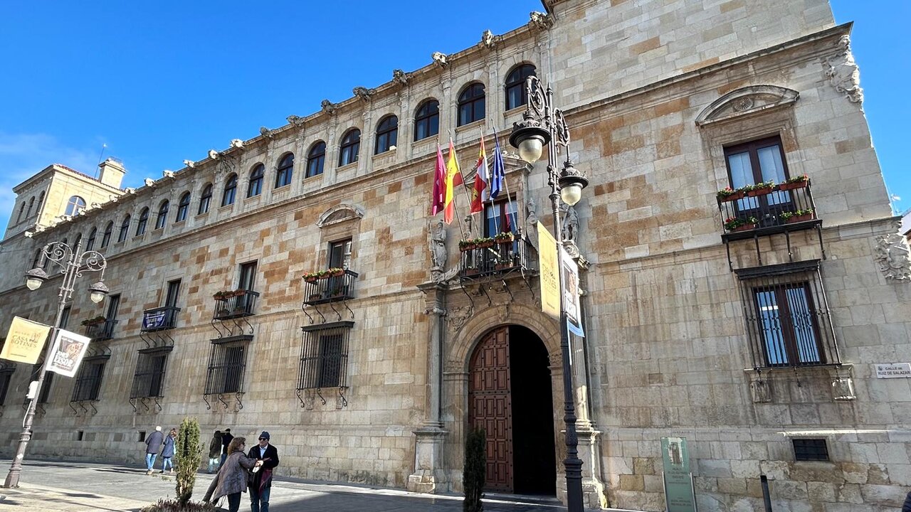 Imagen de la sede de la Diputación de León en el Palacio de los Guzmanes.