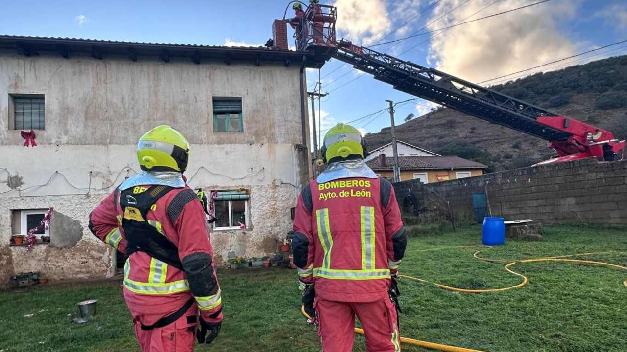 Bomberos de León en el lugar de la intervención. Foto: Bomberos de León