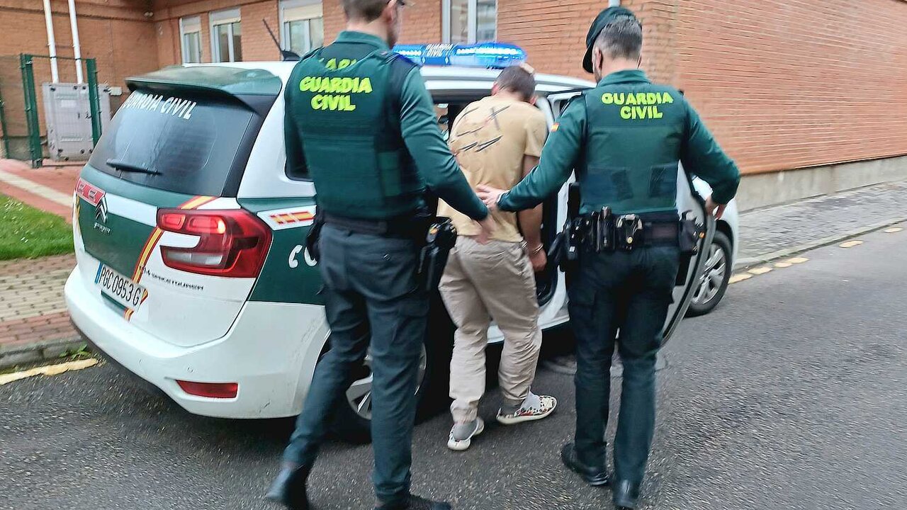 Detenido un hombre de 39 años en Villaobispo de las Regueras por agredir y amenazar de muerte a la Guardia Civil.