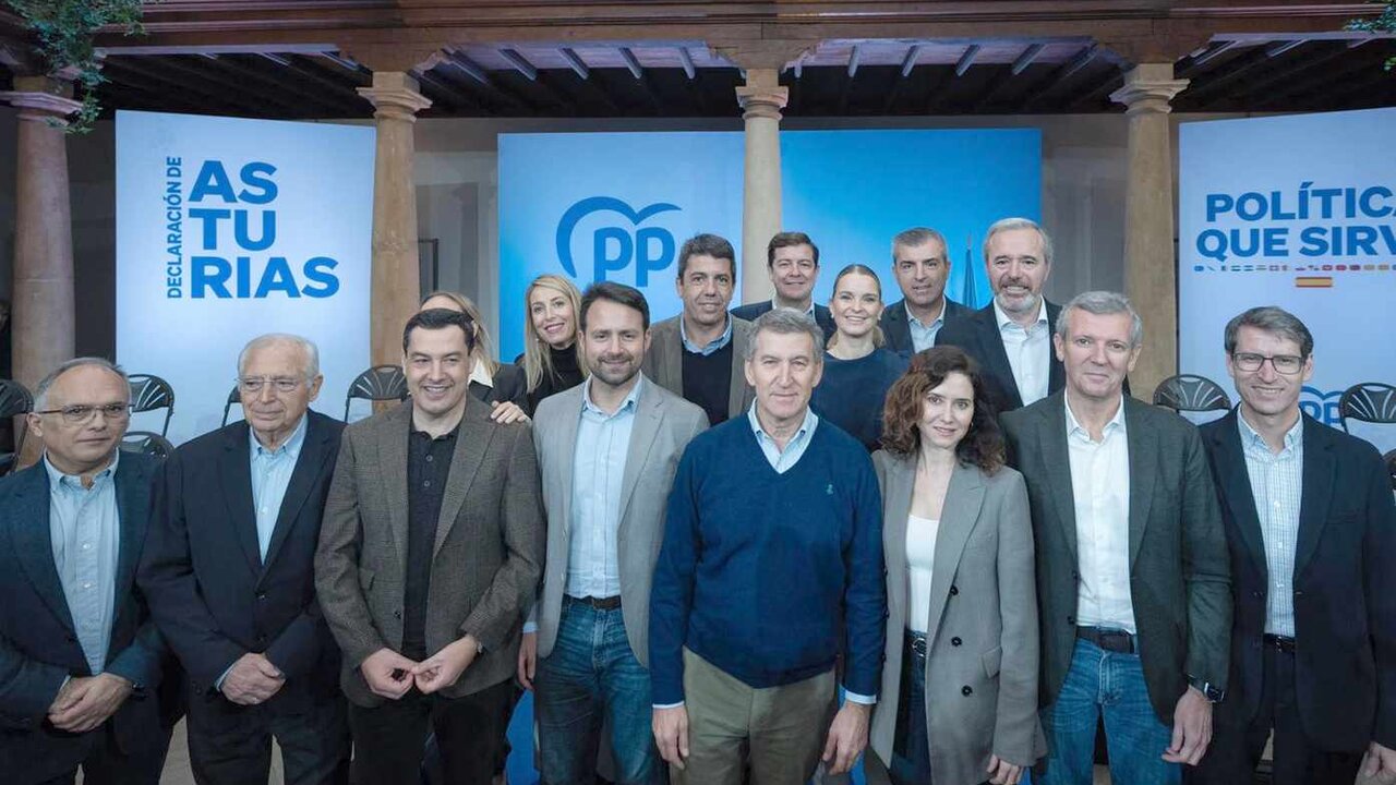 Los presidentes autonómicos del PP, junto a Feijóo, durante el encuentro mantenido este fin de semana.