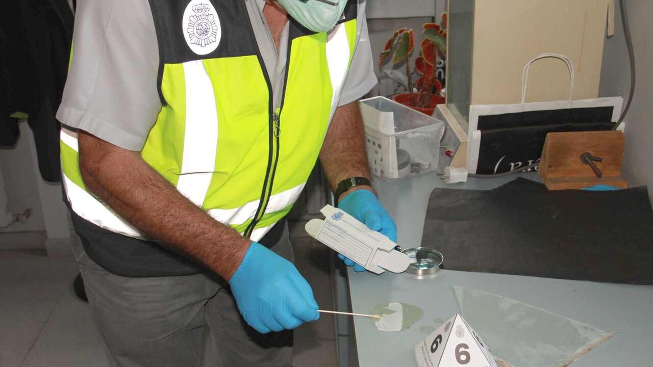 La Policía Nacional, durante el proceso de investigación de los robos.