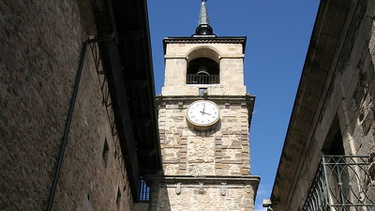 El Ayuntamiento de Ponferrada avanza en la reparación de la maquinaria del reloj de la emblemática Torre del Reloj.