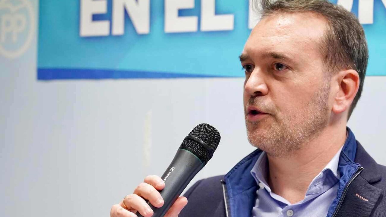 Ricardo Gavilanes, durante una intervención en la sede del PP de León. Foto: Campillo