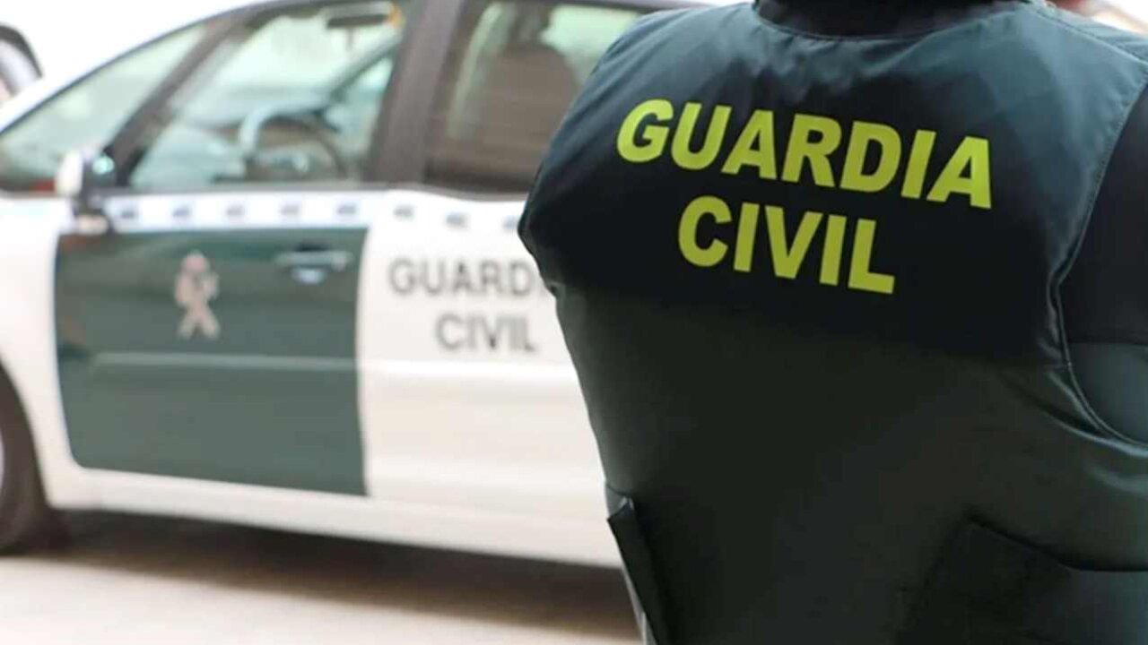 Efectivos de la Guardia Civil, durante una operación, en una imagen de archivo.