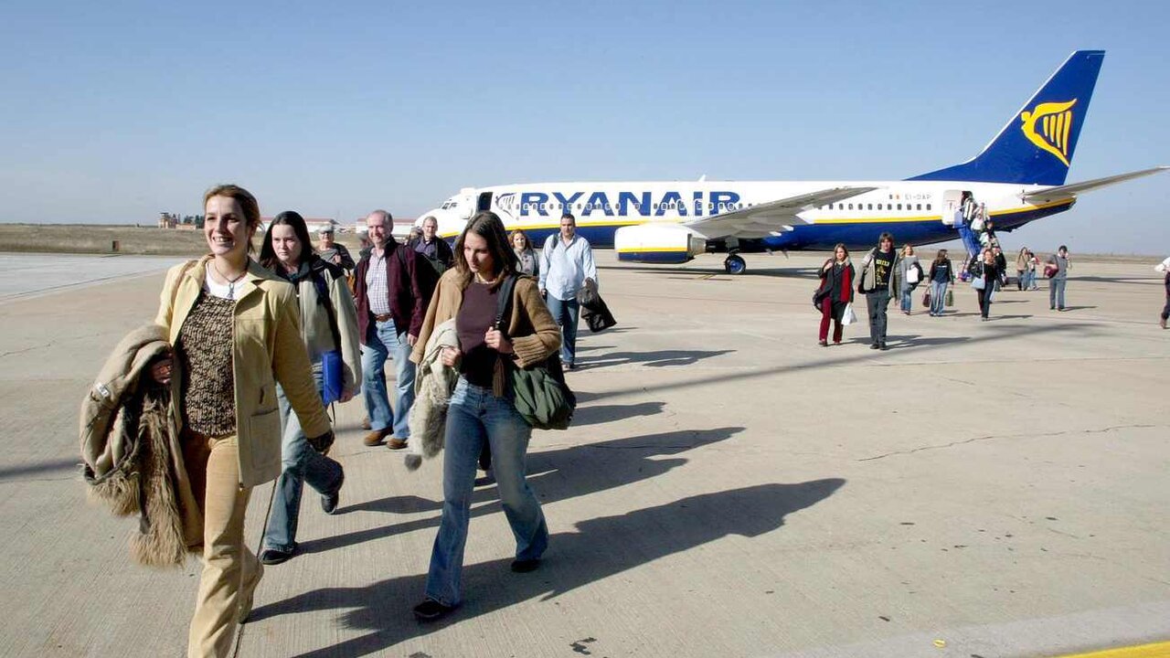 Ryanair dejará de operar en el aeropuerto de Valladolid y Jerez de cara al verano de 2025, decisión que se enmarca en la pérdida de 800.000 asientos y 12 rutas a nivel nacional.