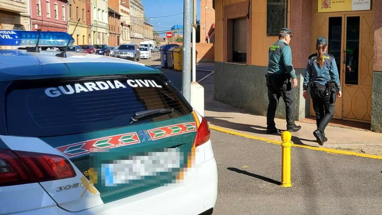 Efectivos de la Guardia Civil adscritos a la localidad de La Bañeza.