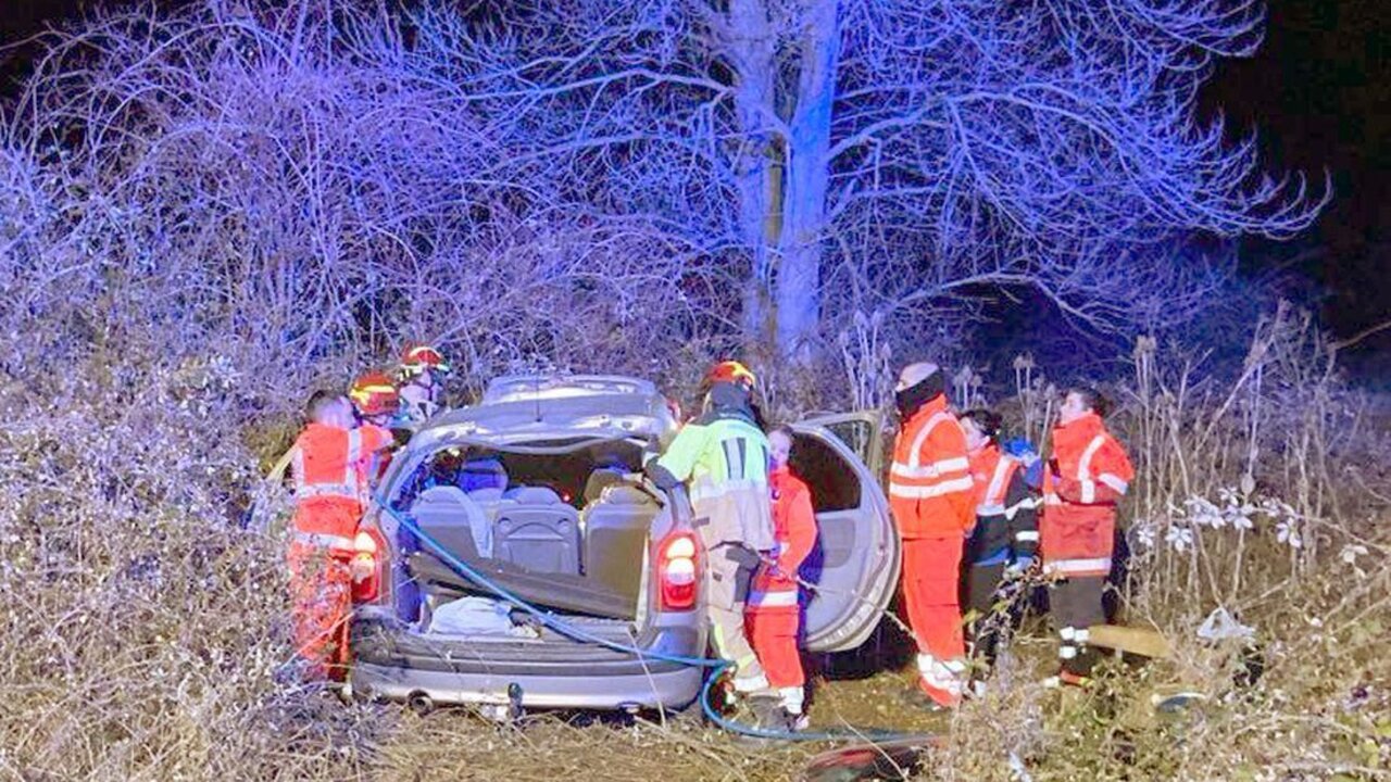 Accidente de tráfico en la N-234 con cruce de la carretera SO-340, en Almenar de Soria, en el que falleció una persona.