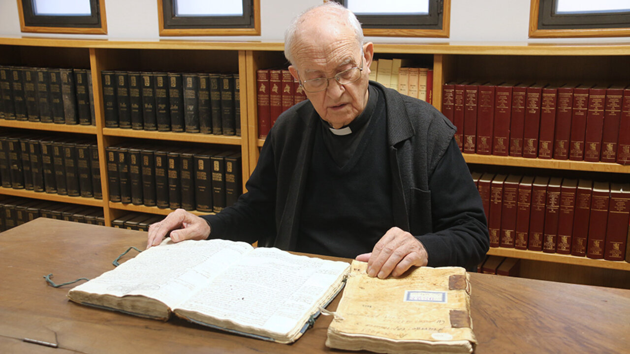 Manuel Pérez Recio, director de Archivos de la Catedral de León. Fotografía de Iván Guerrero Llanos