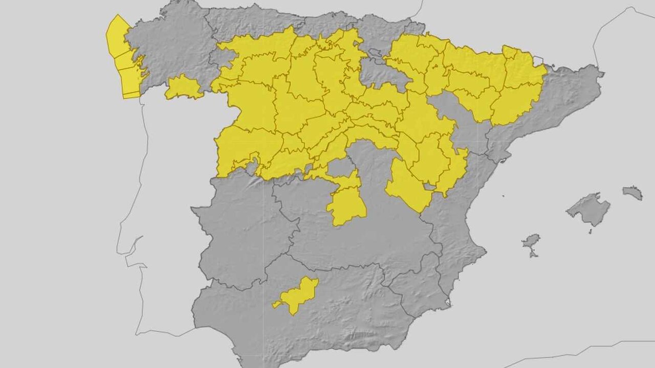 Mapa de alertas emitido por Aemet. En el caso de León se traduce en frío y previsión de nevadas.