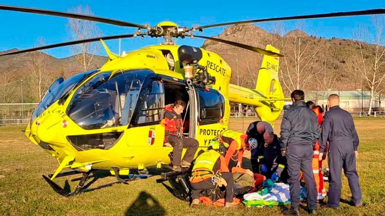 Imagen del helicóptero de rescate en el lugar del suceso.