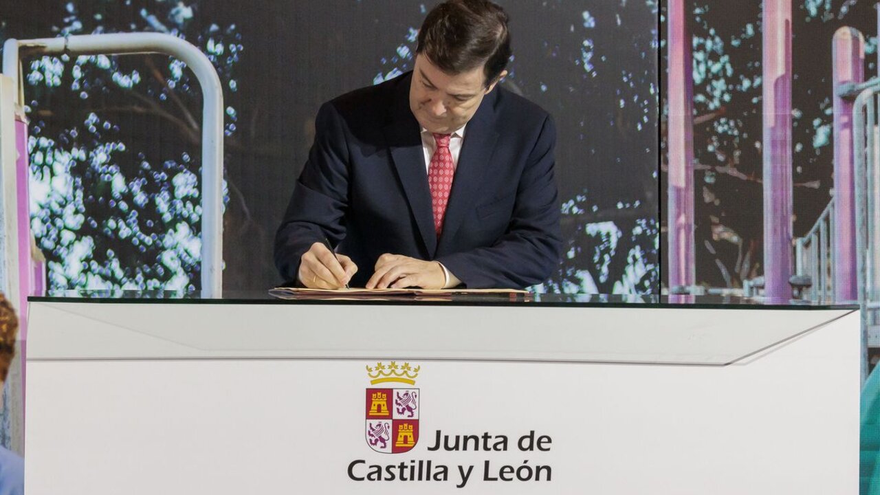 Mañueco firma con 45 entidades del Tercer Sector el ‘Pacto por las Familias de Castilla y León’ con medidas para facilitar el acceso a la vivienda, incentivar el empleo y garantizar la conciliación.