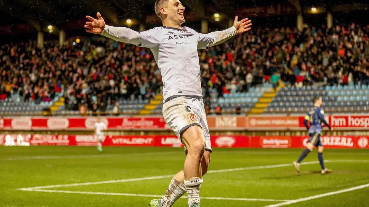 Manu Justo celebra uno de sus goles ante Unionistas en el Reino de León. Foto: CyD Leonesa