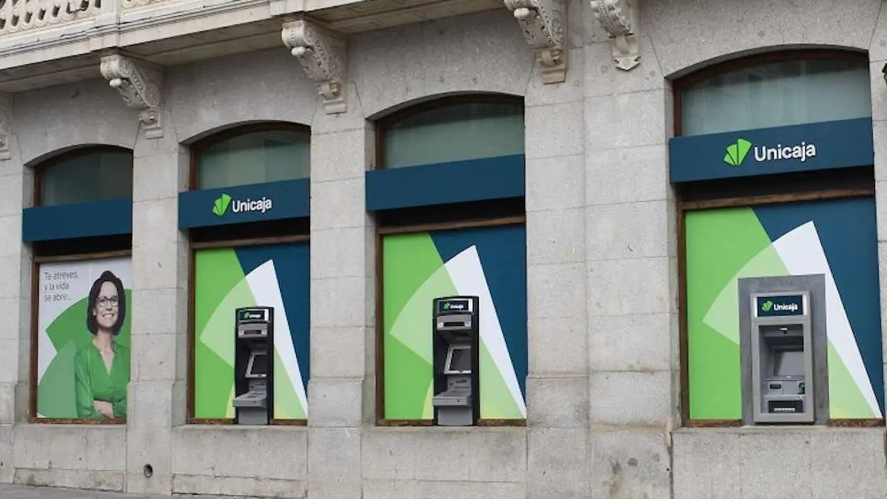 Imagen de una sucursal de Unicaja Banco.