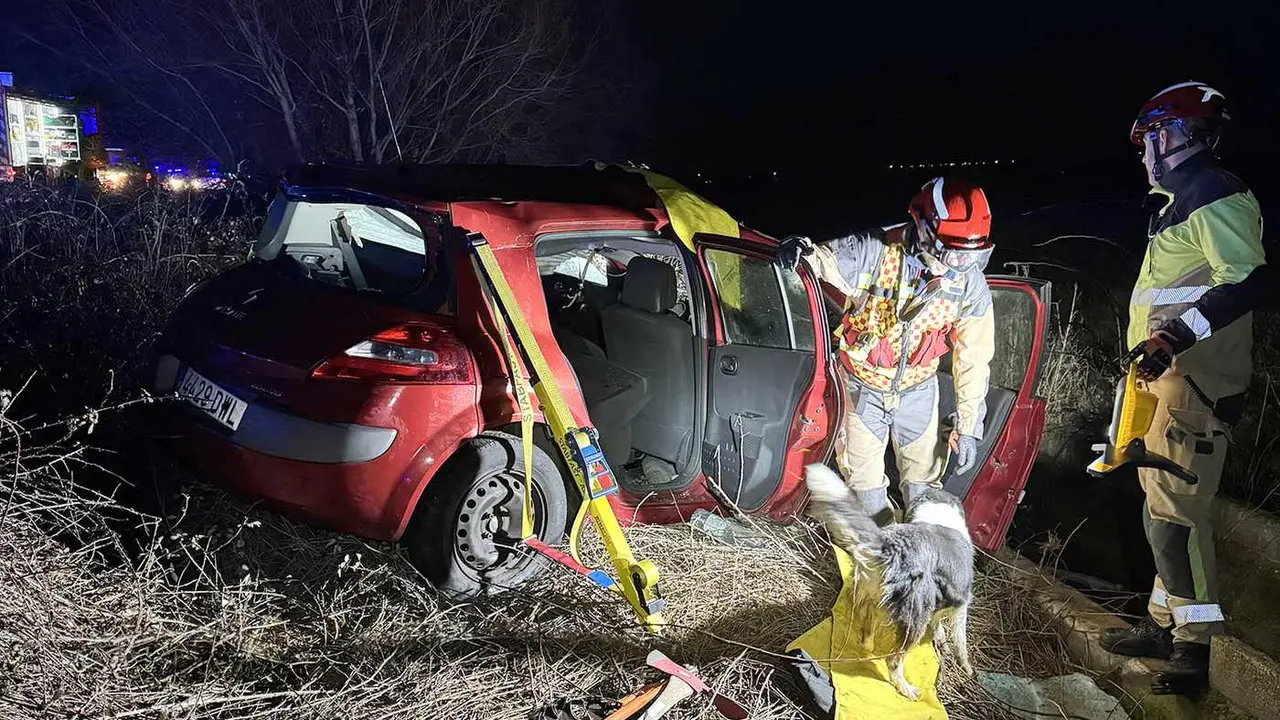 Imagen de uno de los vehículos implicados en el accidente. Foto: Bomberos Diputación