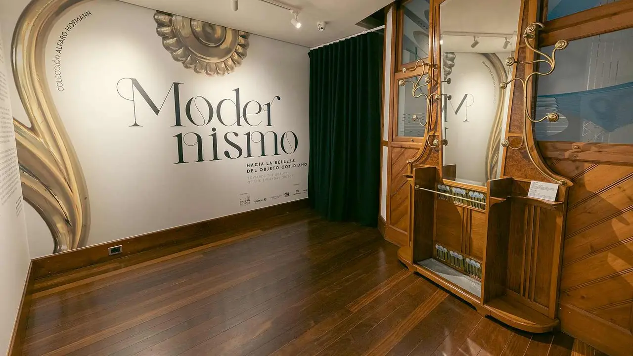 El Museo Casa Botines Gaudí ha inaugurado la exposición temporal ‘Modernismo. Hacia la belleza del objeto cotidiano’.