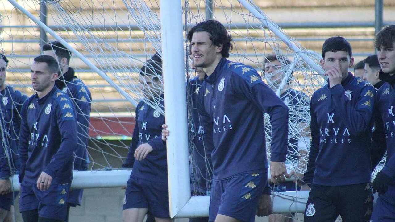 La plantilla de la Cultural, durante un entrenamiento de esta semana.