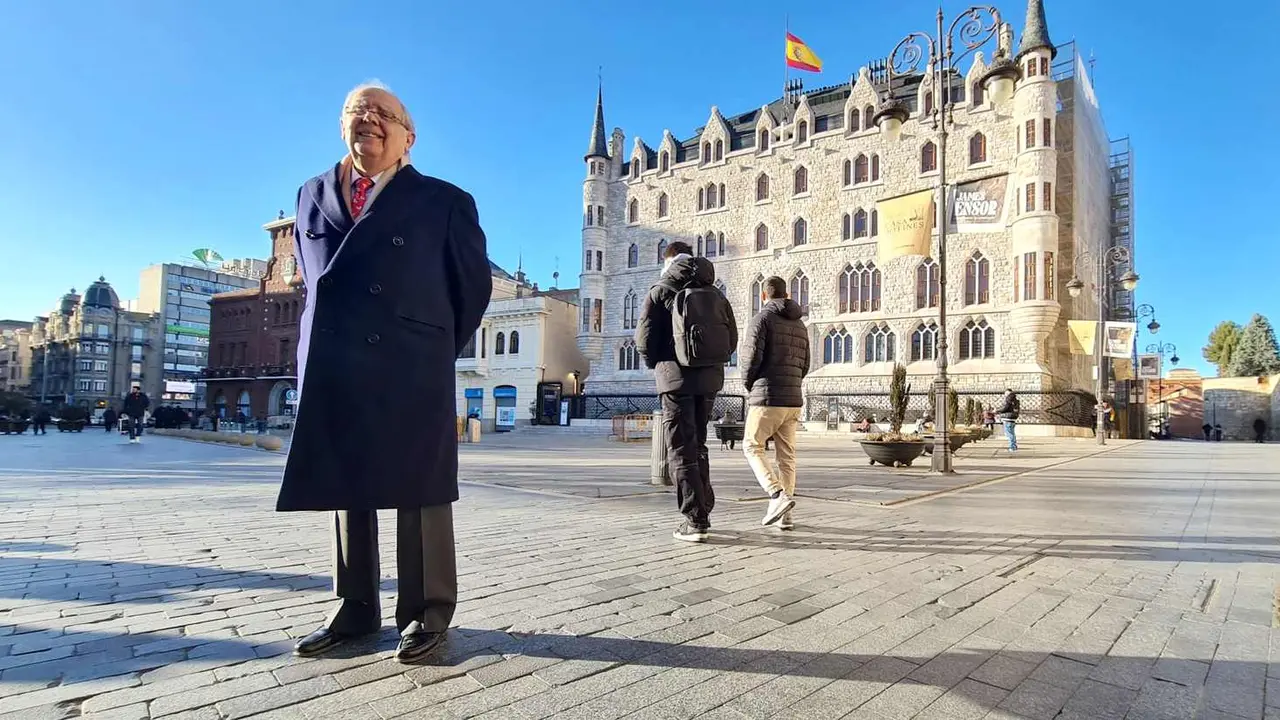 El cónsul honorario de España en el estado de Washington, Luis Fernando Esteban, durante su última estancia en León. Madrileño con corazón leonés él es -desde el anonimato- el primer responsable de que miles de estudiantes norteamericanos recalen en la capital.