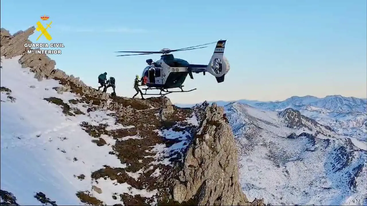 Imagen del rescate efectuado por la Unidad Aérea de la Guardia Civil.