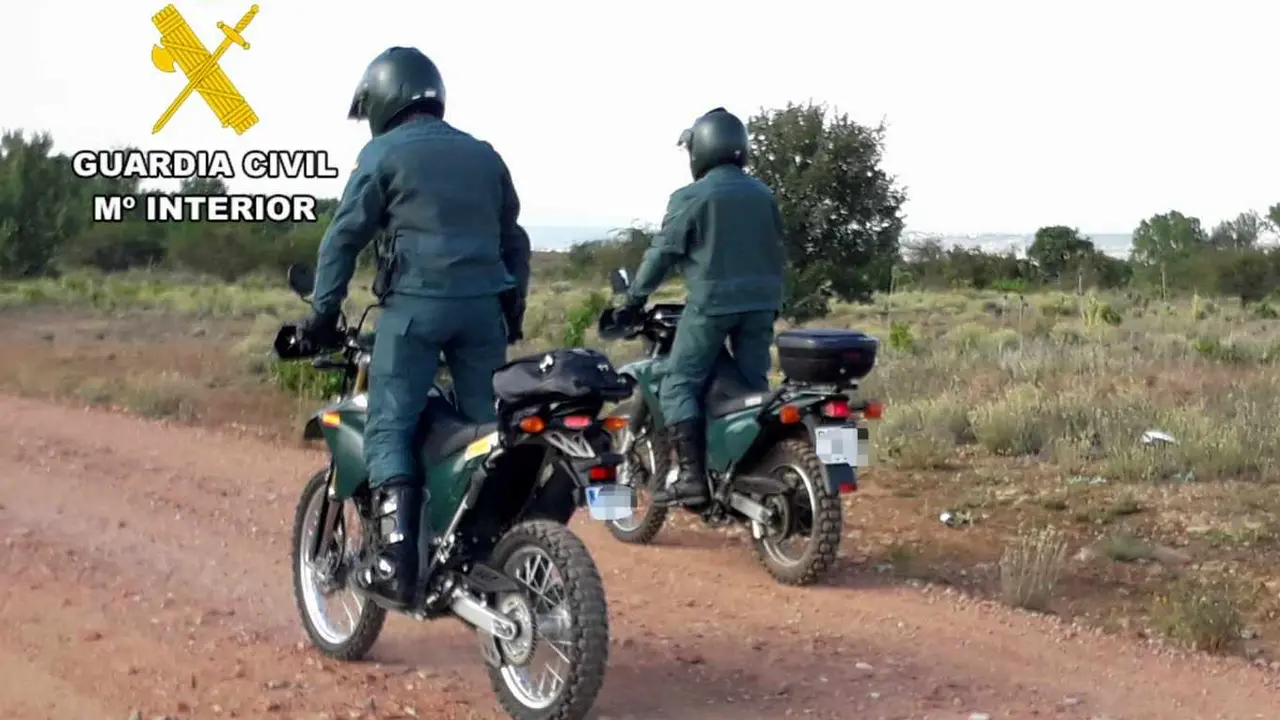 Efectivos de la Guardia Civil durante las labores de búsqueda del hombre desaparecido en Fabero.