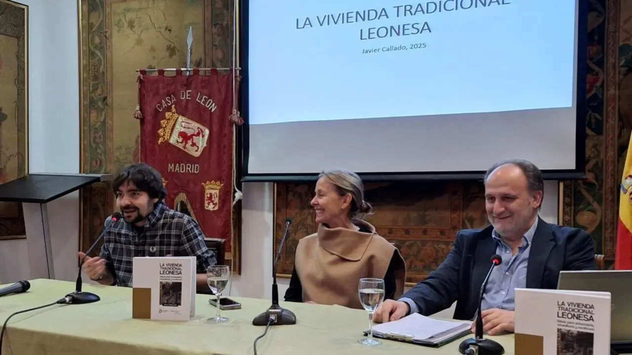 Presentación del libro "La vivienda tradicional leonesa" de Javier Callado en la Casa de León en Madrid.