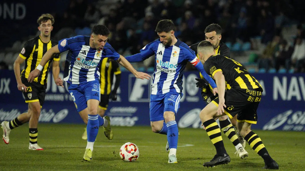 Partido de altura en El Toralín, con la Ponferradina intentando sumar ante un rival muy solvente sobre el terreno de juego.