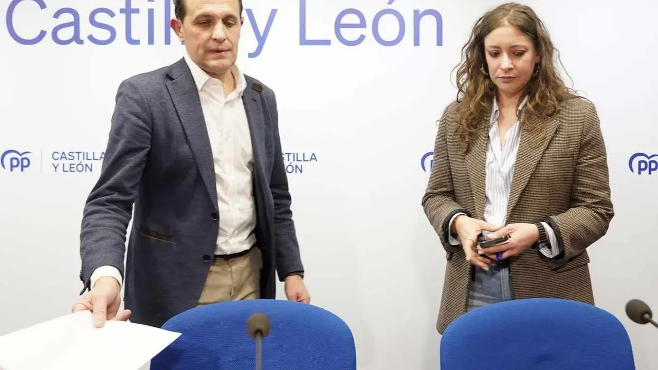 La vicesecretaria de Educación y Salud del PP, Ester Muñoz, el secretario autonómico, Francisco Vázquez, y el presidente provincial, Conrado Iscar, participan en la Junta Directiva del Partido Popular de Valladolid.