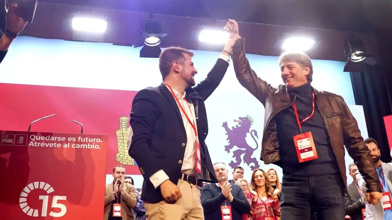 El exsecretario autonómico Luis Tudanca; del secretario general del PSCyL, Carlos Martínez, en la primera jornada del XV Congreso Autonómico del PSOE de Castilla y León. Fotos: Miriam Chacón.