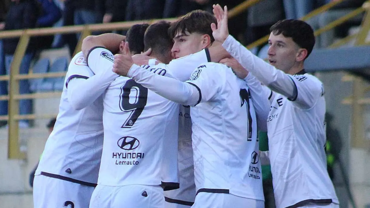 La Cultural y Deportiva Leonesa se mide al Celta Fortuna en un encuentro de altura en el Reino de León. Fotos: Isaac Llamazares | CyDLeonesa