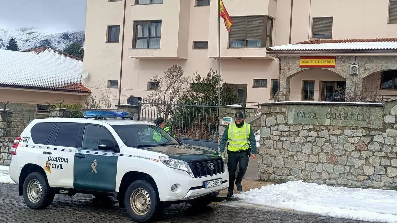 Imagen de una patrulla de la Guardia Civil de Riaño.