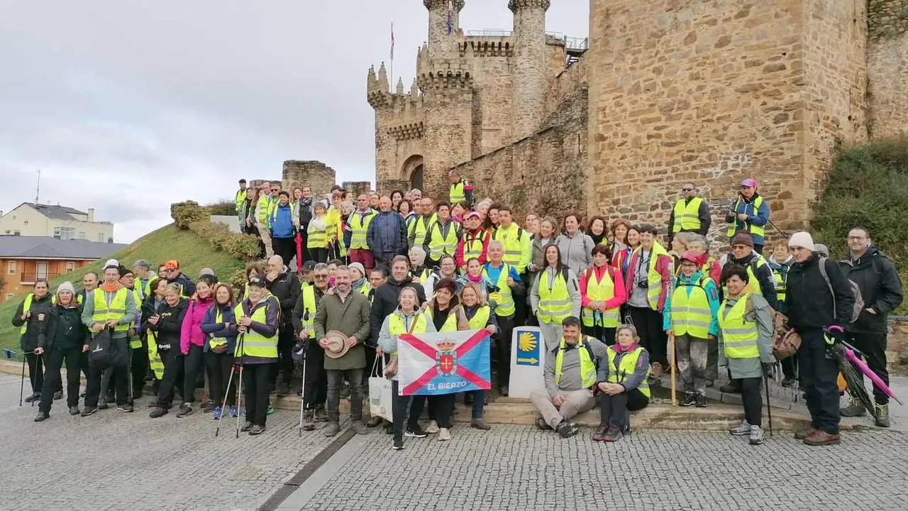 Foto de familia a la conclusión de la recepción oficial en Ponferrada.