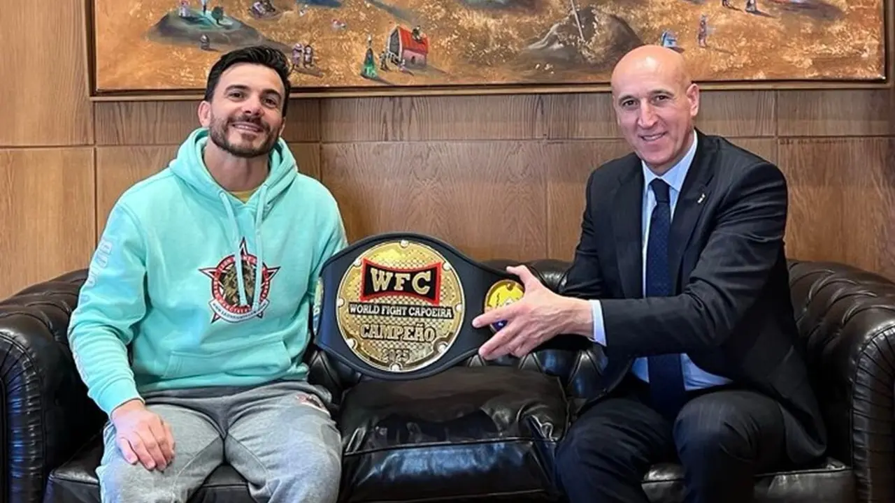 El alcalde de León recibe al Campeón Mundial de World Fight Capoeira, Marcelo Amorím Quebra-Coco.