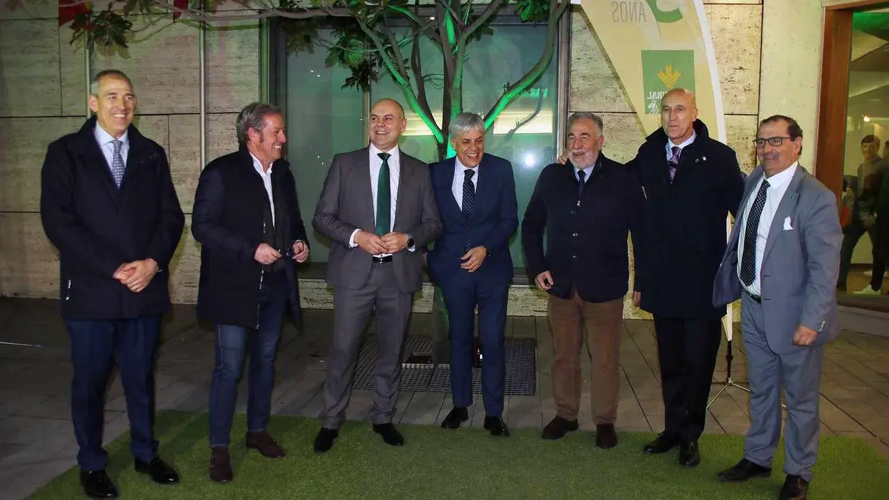 Acto de Caja Rural en el Auditorio de León con motivo de su 30 aniversario con la presencia del alcalde de León, José Antonio Díez, representantes de la Fele, el delegado territorial, Eduardo Diego y el presidente de la Diputación, Eduardo Morán. Foto: Peio García