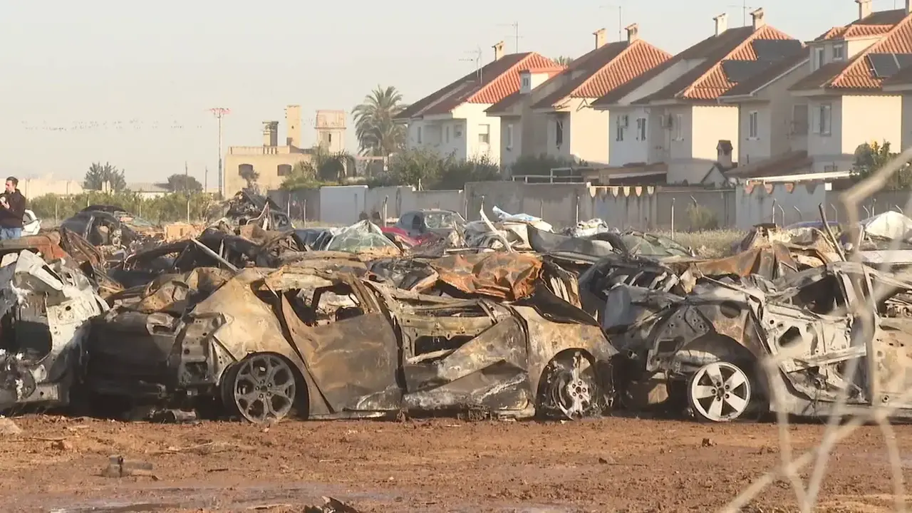 Imagen de vehículos destrozados por la Dana.