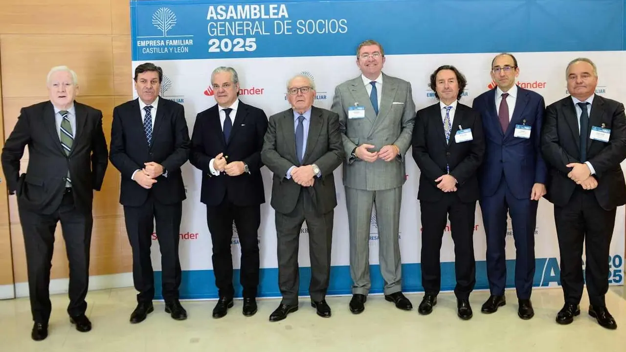 Foto de familia en la asamblea de Empresa Familiar celebrada este viernes.