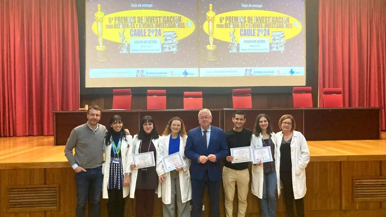 El Hospital entrega los VI Premios de Investigación a sus residentes y jóvenes profesionales.