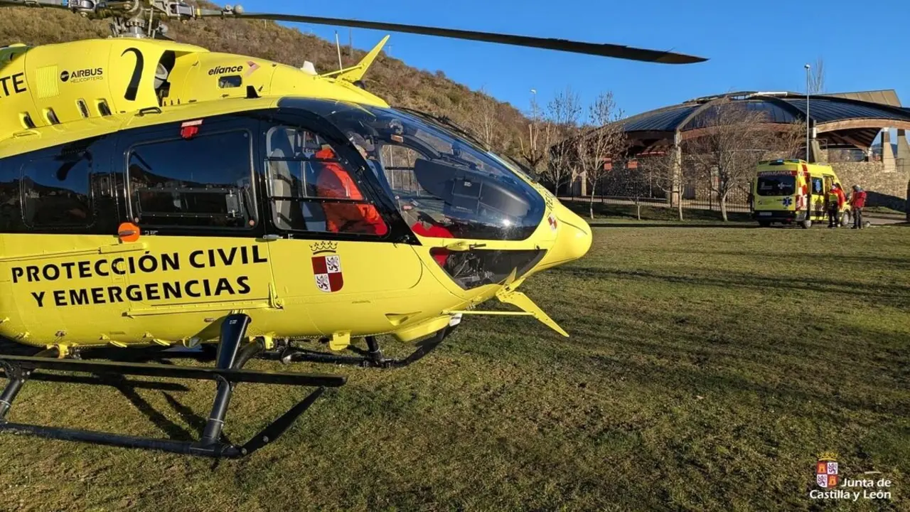 Auxilian con helicóptero a un hombre herido tras un alud en Peña Santa de Castilla.