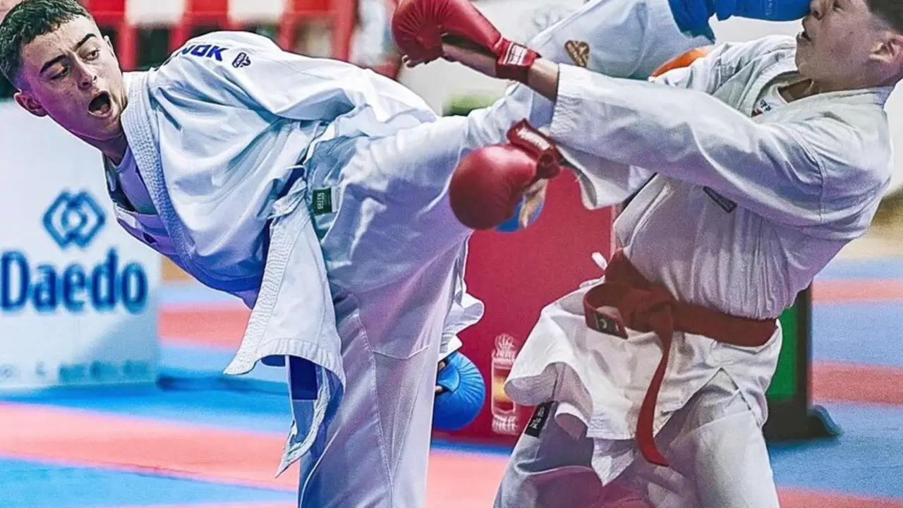 Tras ofrecer un gran nivel competitivo Dejan Carcedo ha logrado la medalla de oro en Kumite cadete de menos de 57 kilos.