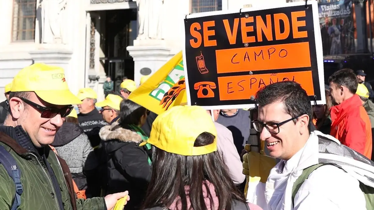 Agricultores y ganaderos protestan en Madrid contra el acuerdo de comercio de Mercosur. Foto: Juan Lázaro.