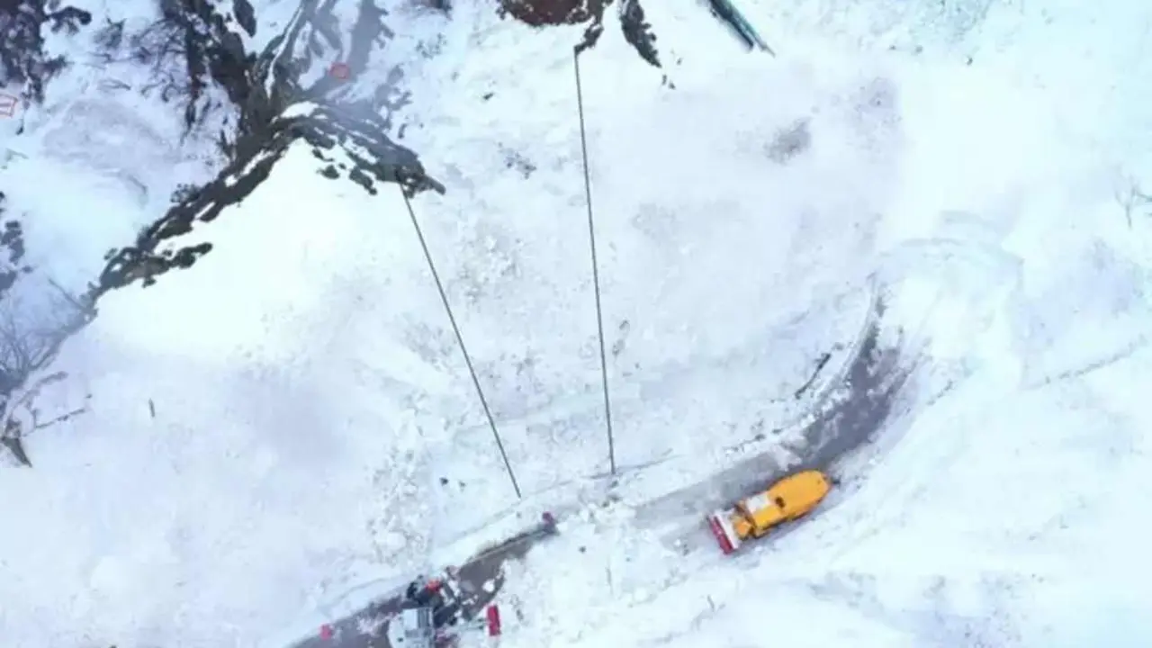 Imagen de la maquinaria durante las labores de rescate en la zona del suceso.