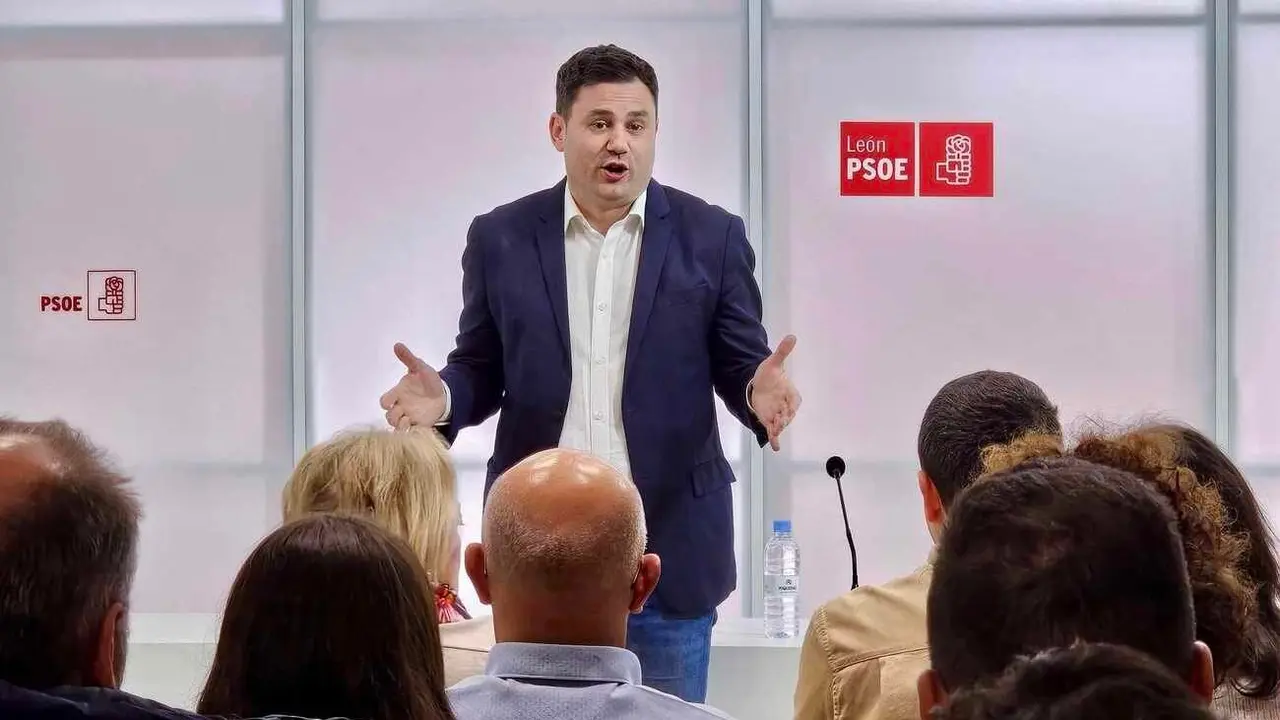 Javier Cendón, durante un encuentro con la militancia.