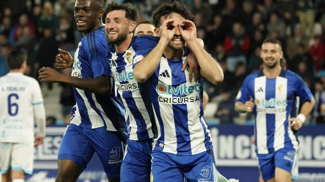 La Ponferradina lo hizo todo bien ante el Ourense, tomó dos goles de ventaja y supo llevarse el partido en El Toralín. Fotos: SD Ponferradina