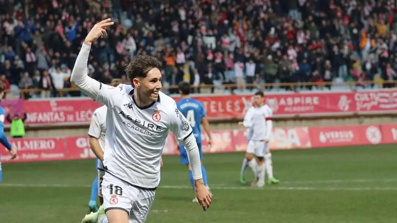 Lanchi celebra un gol en el Reino de León. Foto: CyD Leonesa