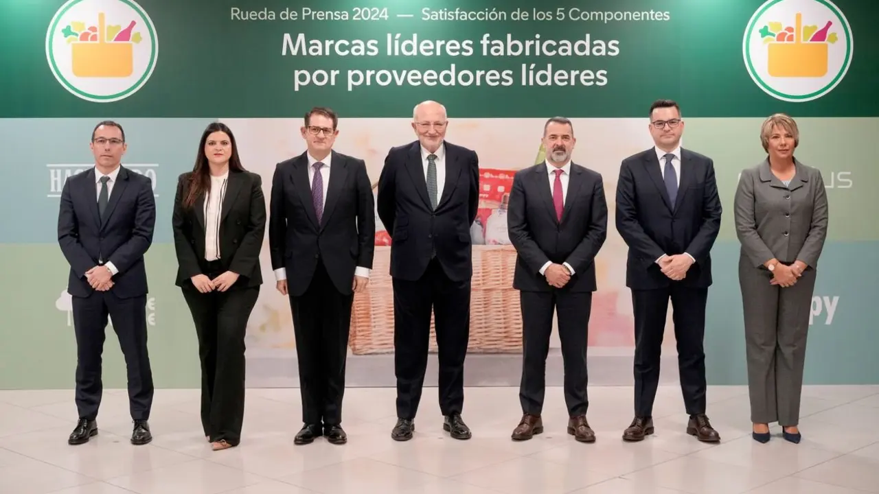 Juan Roig y miembros del Comité de Dirección de Mercadona tras la celebración de la Rueda de Prensa 2024.